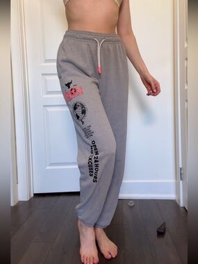 Under Armour Gray Graphic Jogger Sweatpants with Pink Drawstring Accent